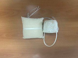 Cojín y cesta para bodas