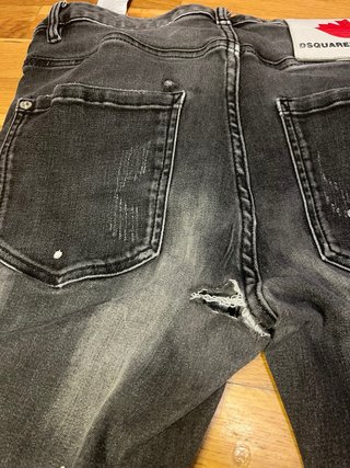 Jeans Dsquared2 neri strappati con zip