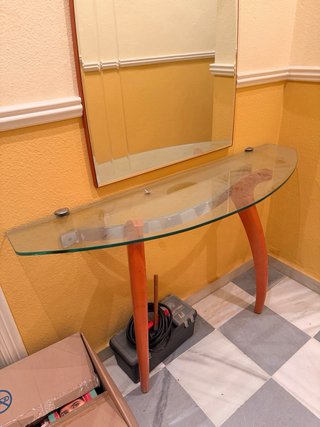 Recibidor y espejo de cristal y madera