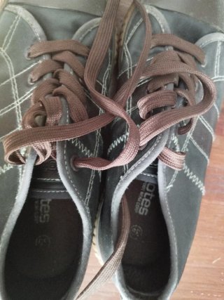 Zapatos de cordones grises y marrones talla 39