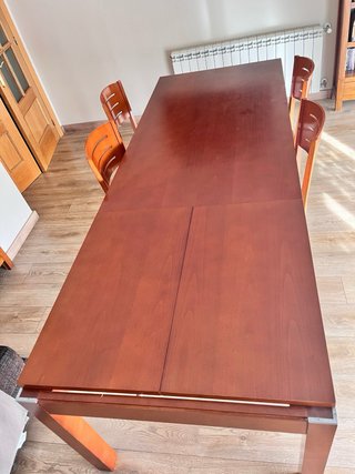 Mesa de comedor y 4 sillas