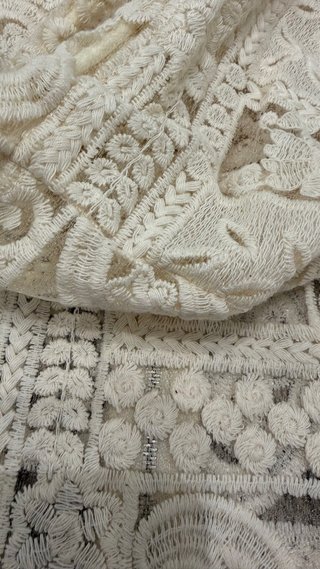 Chaqueta Encaje Beige con Capucha Nueva - M00281