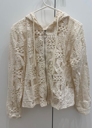 Chaqueta Encaje Beige con Capucha Nueva - M00281