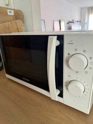 Microondas Taurus blanco con GRILL