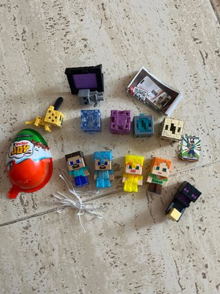 Kinder Joy Minecraft Figuras y Cromos