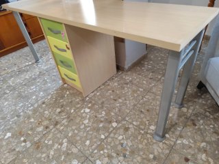 Escritorio madera con cajones