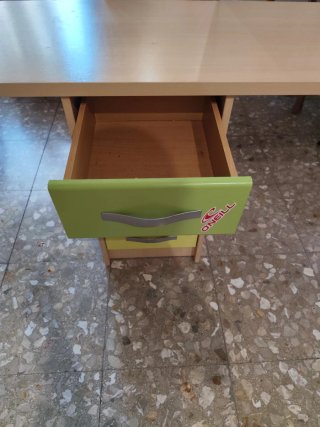 Escritorio madera con cajones