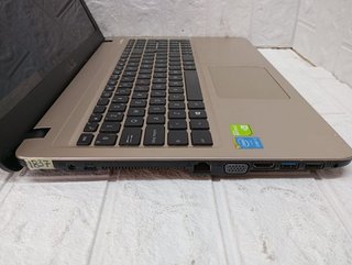 Portatil ASUS F540L (1837)