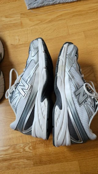 New Balance Talla 41.5 Gris/Blanco