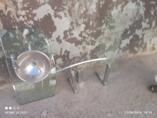 Lavabo plegable cristal y metal está completo