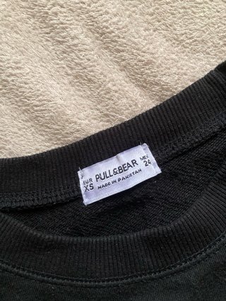 Sudadera Pull&Bear negra letras blancas
