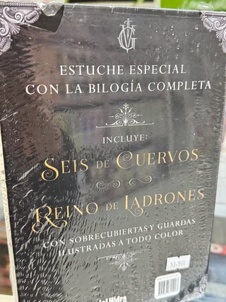 NUEVO Estuche Saga Seis de Cuervos limitado