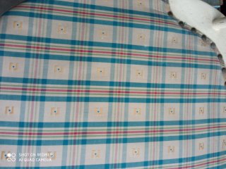 Silla blanca de madera