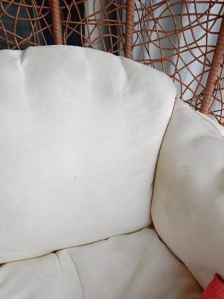 Silla colgante mimbre y cojines