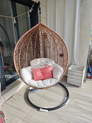 Silla colgante mimbre y cojines