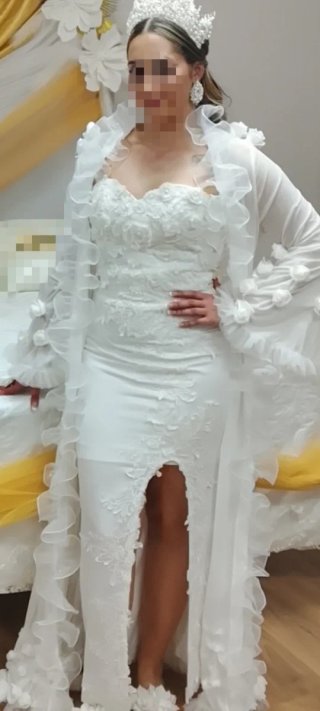 Vestido de Novia con Cancán velo mangas