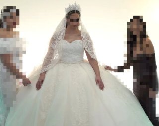 Vestido de Novia con Cancán velo mangas