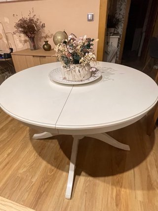 Mesa redonda extensible de madera blanca