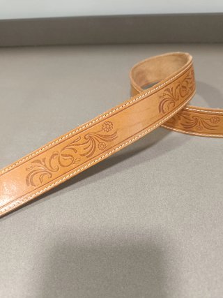 Cinturón de cuero mujer con grabado