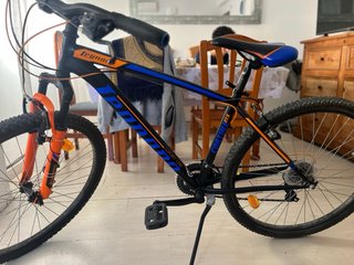 Bicicleta Montaña Negra y Naranja