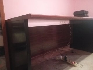 Mesa de oficina madera y negro
