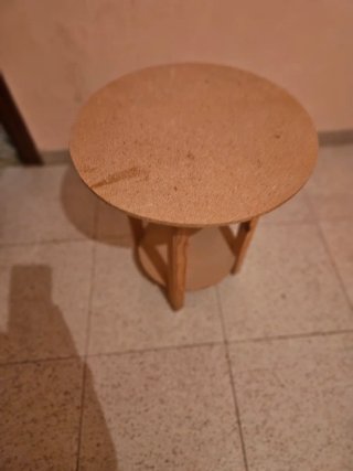 Mesa auxiliar redonda de madera