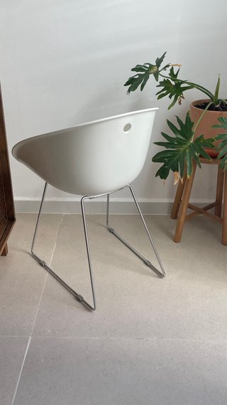 Silla Pedrali Gliss 921 Blanca y metálica