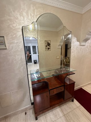 Recibidor de madera y cristal