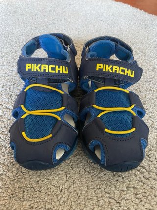Sandalias niño Pikachu talla 27