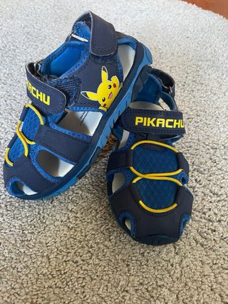 Sandalias niño Pikachu talla 27