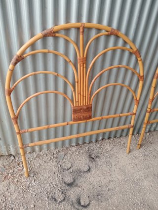 Dos cabeceros de bambú estilo abanico