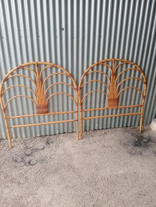 Dos cabeceros de bambú estilo abanico