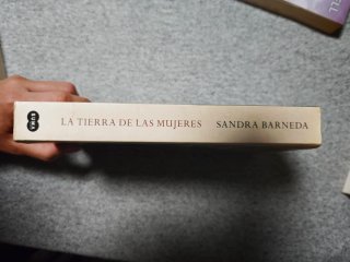 Libro La tierra de las Mujeres de Sandra Barneda