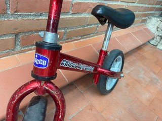 Bicicleta de equilibrio Chicco Roja