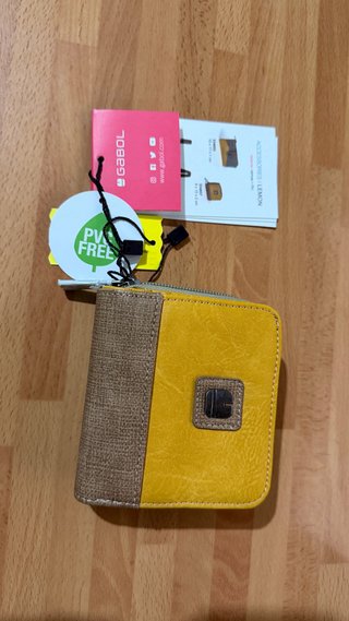 Monedero Salvadores Amarillo Nuevo