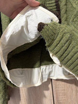 Jersey verde con botones marrones