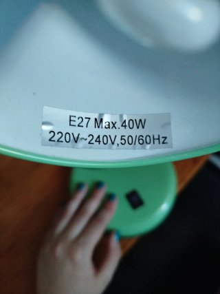 Lámpara de escritorio verde y blanca