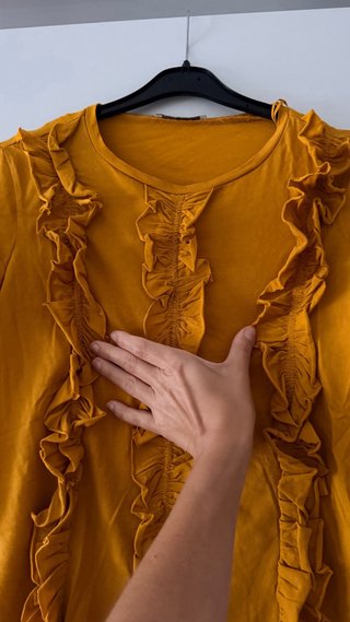 Camiseta Zara Mostaza Volantes Talla S