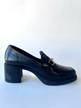 Zapatos de tacón negros con hebilla 39