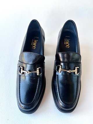 Zapatos de tacón negros con hebilla 39
