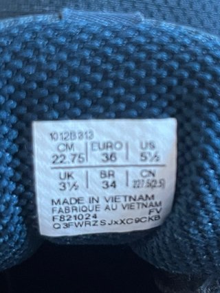 Asics Gel-Venture 9 T36 Negro/Rosa