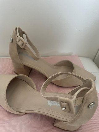 Zapato punta tacón