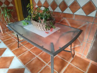 Mesa de jardín cristal y metal gris