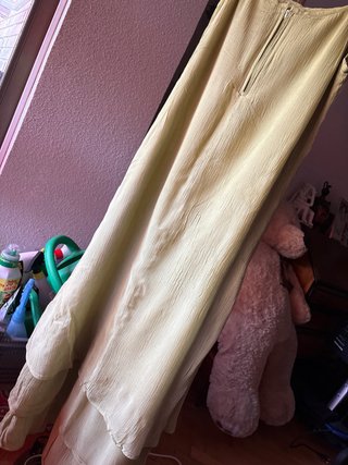 Vestido verde claro con capas