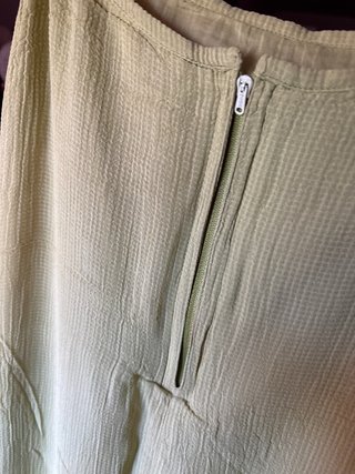 Vestido verde claro con capas