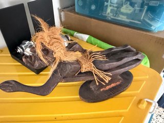 Figura artesanal de madera tallada