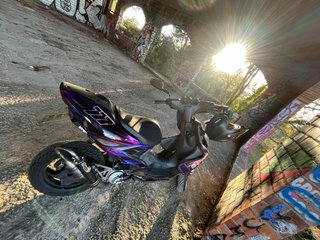Yamaha Aerox Negra y Morada (NEGOCIABLE)
