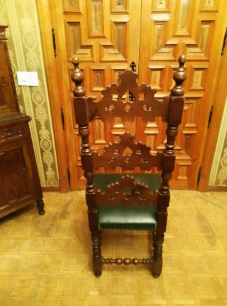 Silla Tallada Salón Madera y Piel