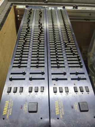2 Ecualizadores Gráficos Yamaha Q2031