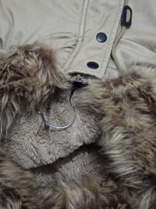 Abrigo de invierno con capucha y pelo